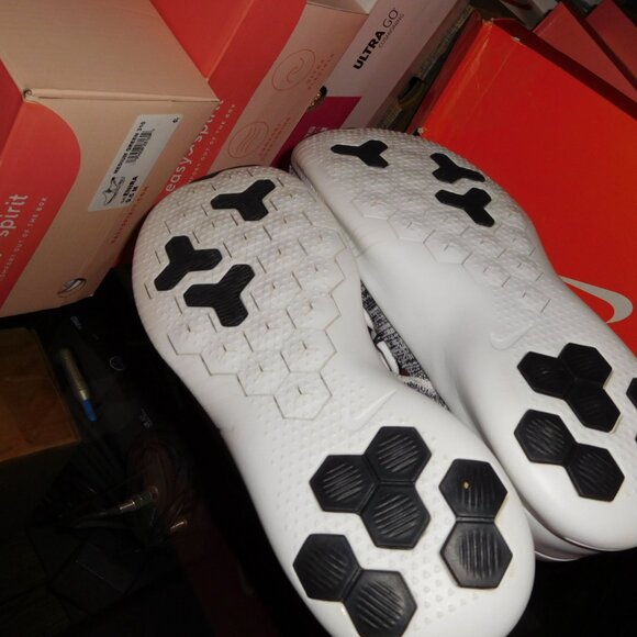 NEW 9.5M LADIES NIKE FREE TR FLYKNIT 3 CARDIO SNEKAERS BLACK WHITE - Picture 8 of 8